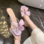 Matching high-heeled slippers with flower sandals for summer
