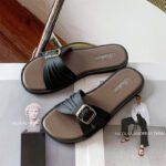 Design niche beach slippers for women - Image 4